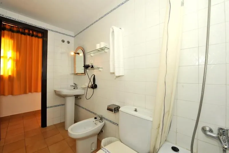 Aparthotel Turismo Tropical 萨各夫雷纳 3*,